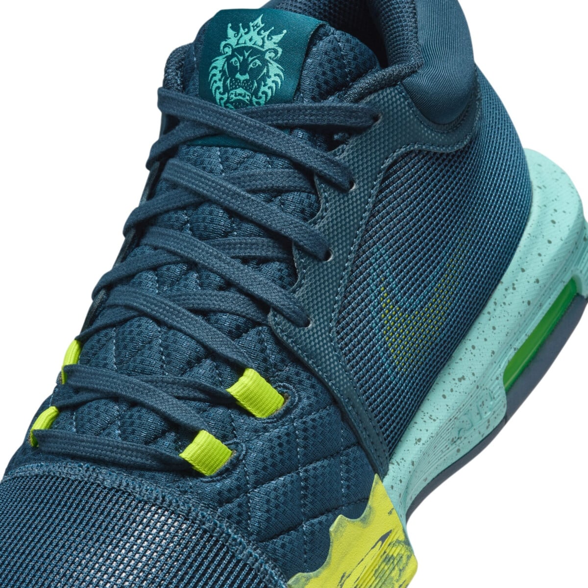 NIKE LEBRON WITNESS 8 | Basketball Trainers | Buy online - Sportland