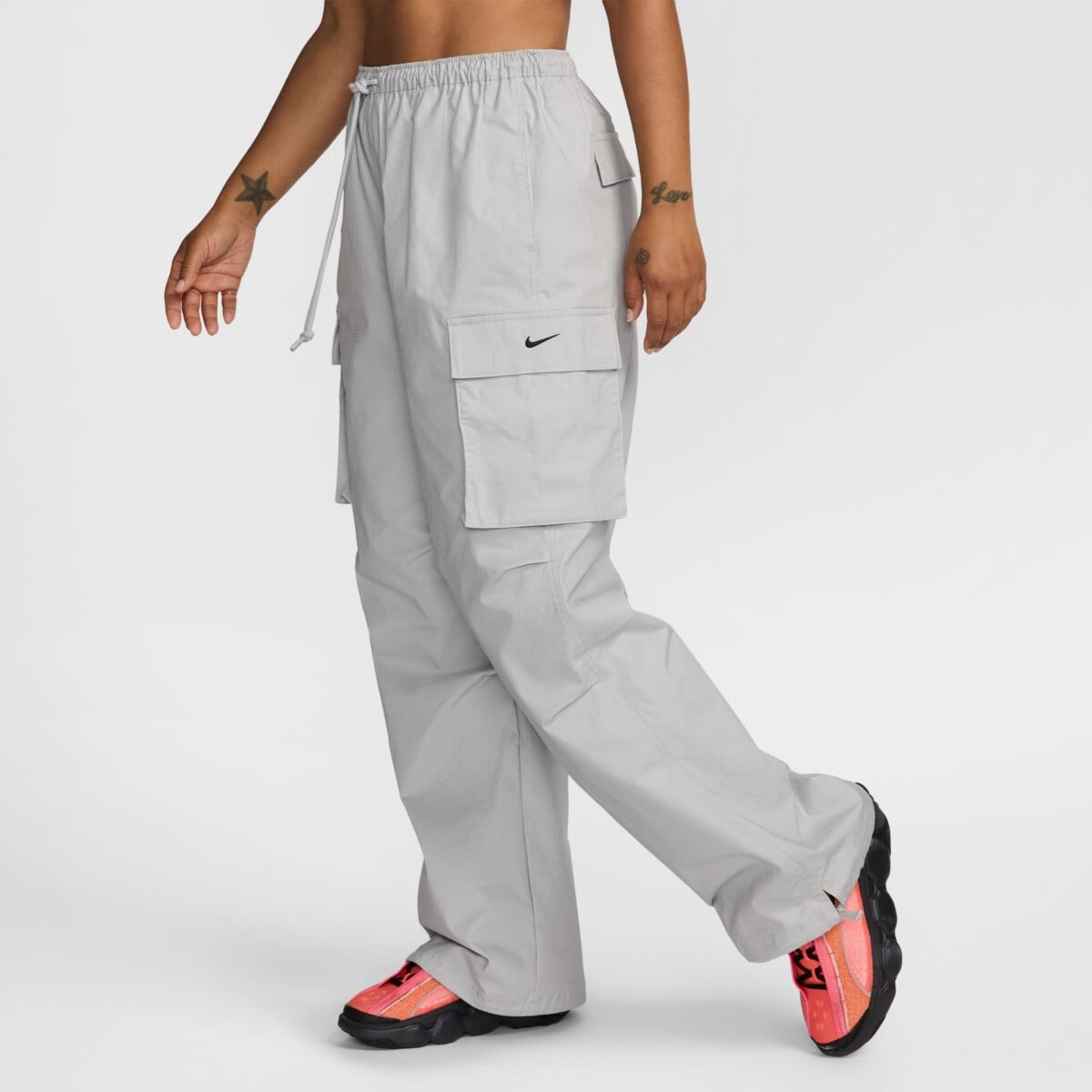 NIKE SPORTSWEAR WOMEN'S MID-RISE OVERSIZED CARGO PANTS | Pants