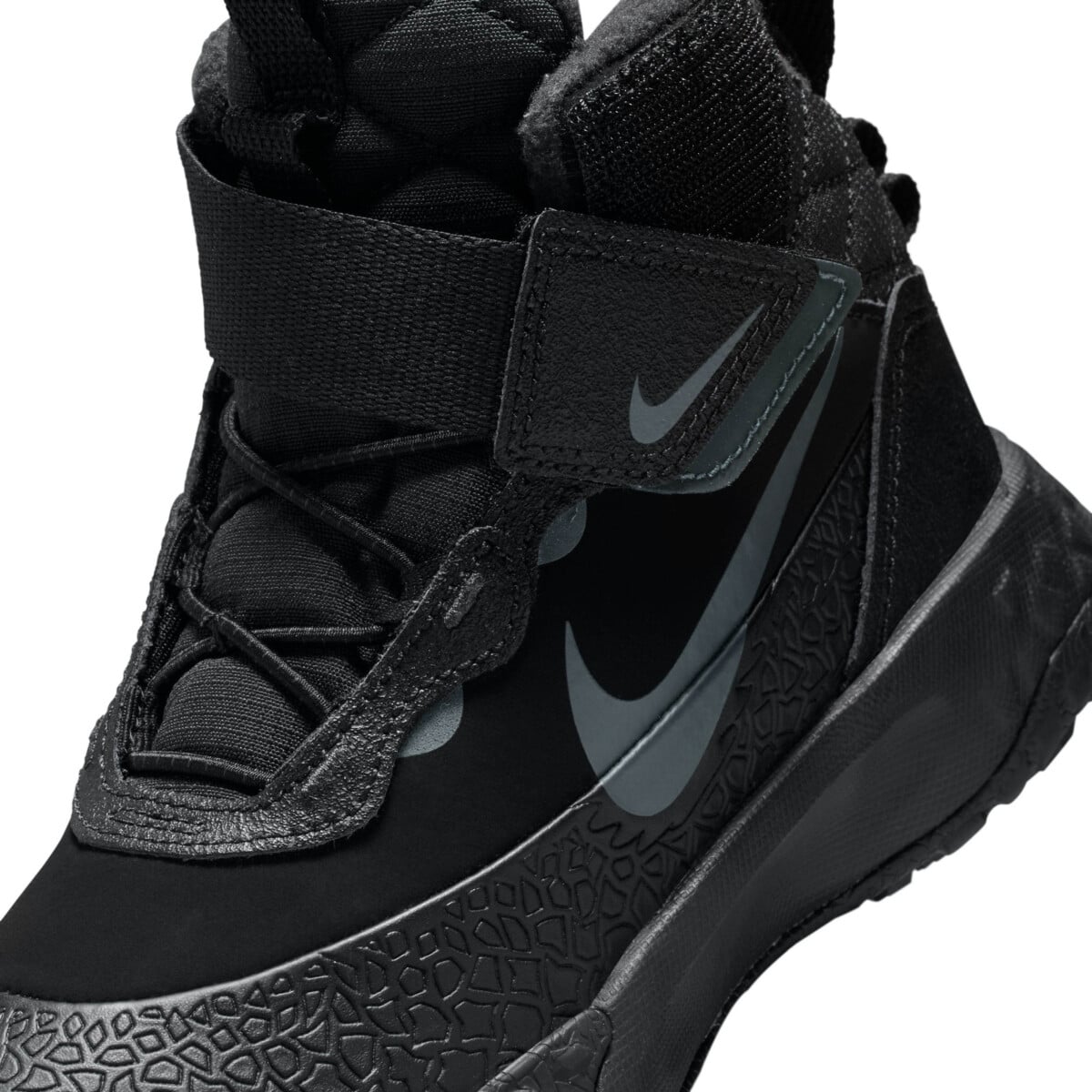 NIKE TERRASCOUT SHOES WITH REFLECTIVE ACCENTS | Boots | Sportland