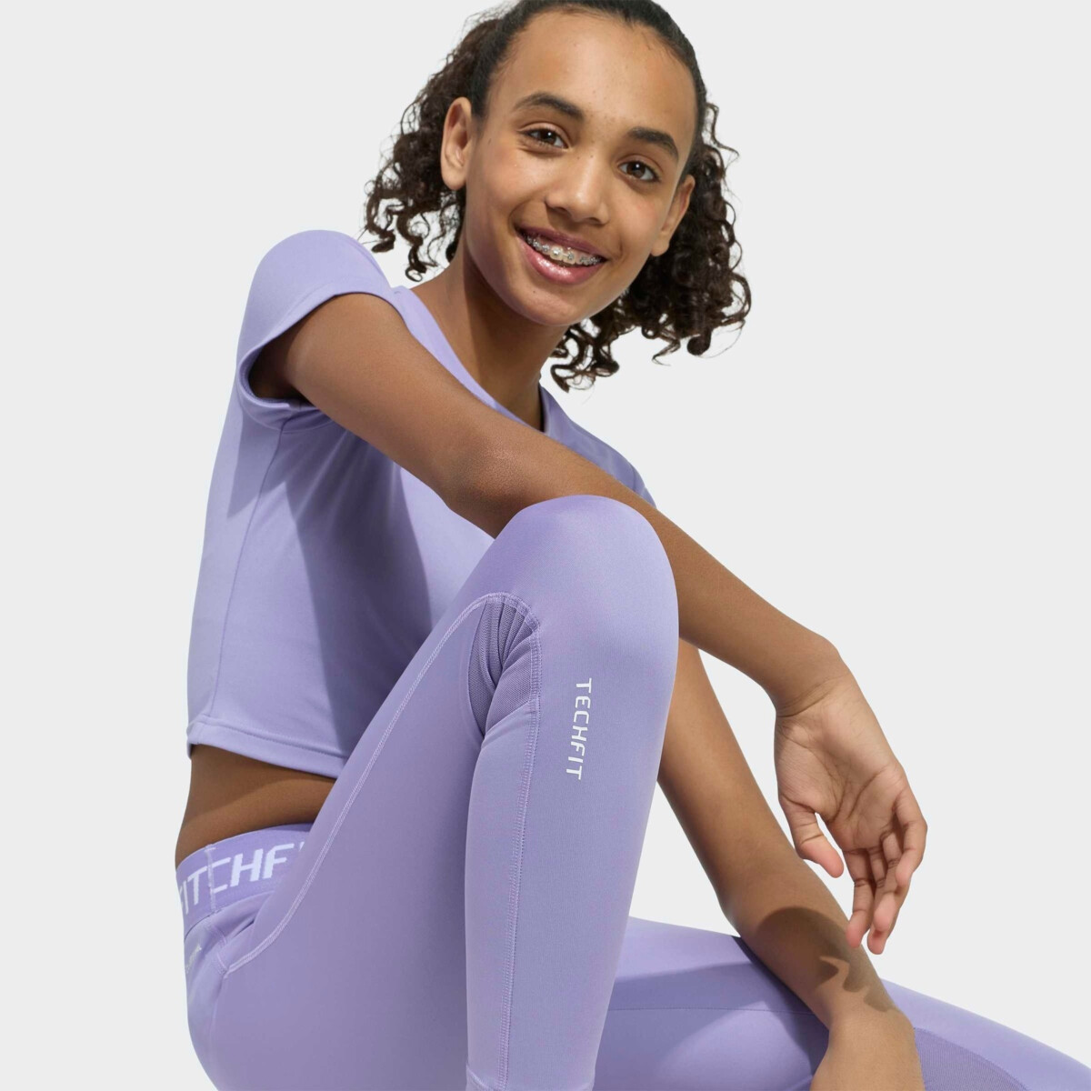 新品！  スポーツウェア techfit 上下セット 濃紫 ラン トレーニング・エクササイズ 新品！ adidas ランニングウェア techfit