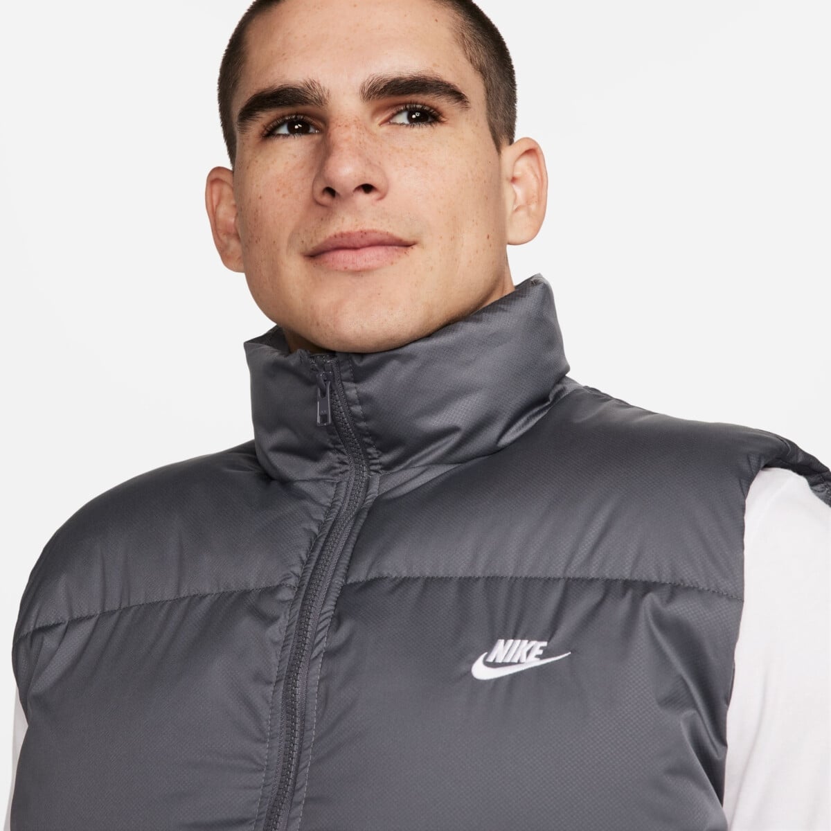 NIKE SPORTSWEAR CLUB PRIMALOFT® MEN'S WATER-REPELLENT PUFFER VEST
