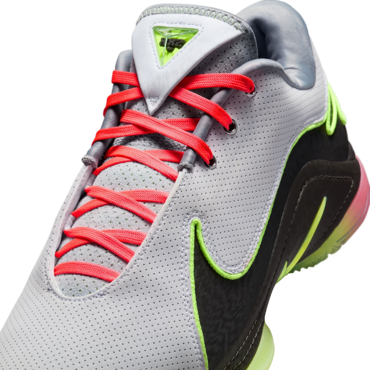 NIKE LEBRON XXII 