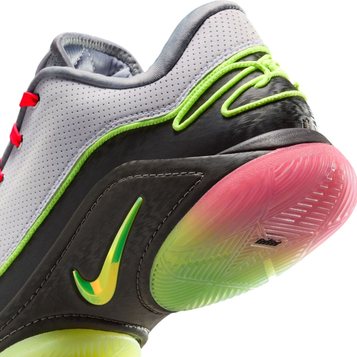 NIKE LEBRON XXII 