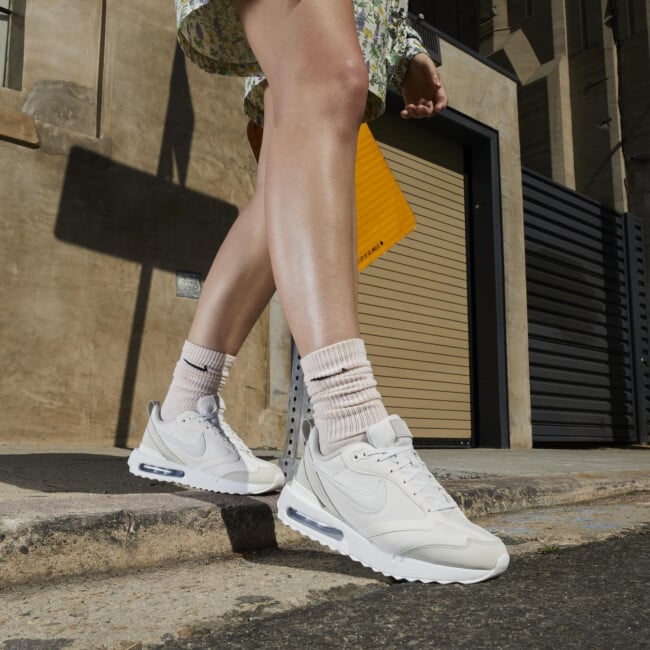 送料込み 追跡あり Nike Air Max Dawn \"Beige Brown\" NIKE（ナイキ）の「ナイキ エア マックス ドーン SE ウィメンズ