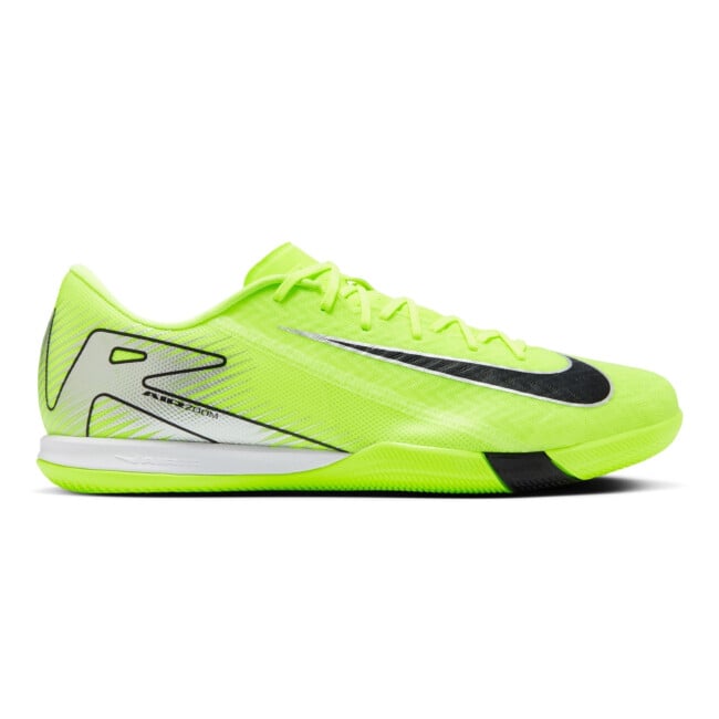 nike boots low cut