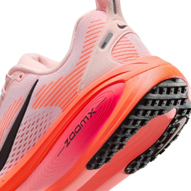 スパイク・シューズ Nike Vomero 18 ランナーの声が導いた、ナイキ ボメロ 18誕生の裏側.オンライン