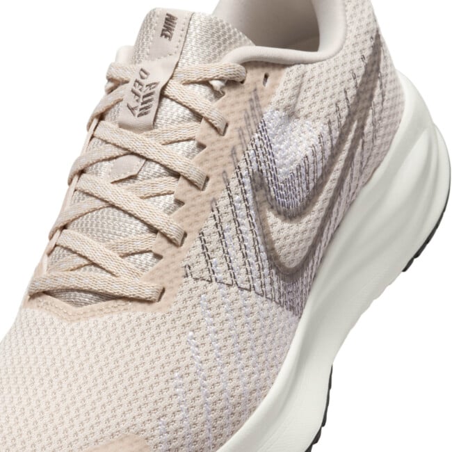 nike beige running shoes