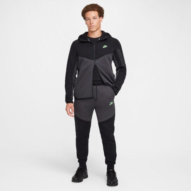 nike tracksuit mens tech