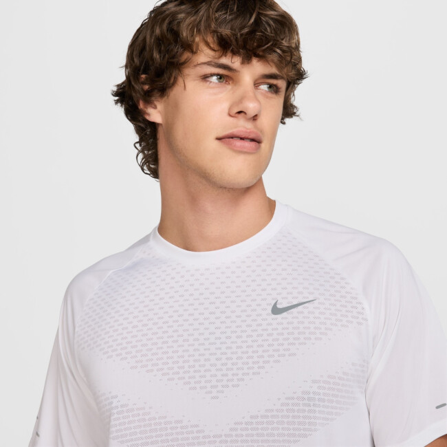 【新品・未使用】NIKE STRIDE Dri-FIT TOPS size L Nike Stride Men's Dri-FIT ADV Short-Sleeve Running Top. Nike ID