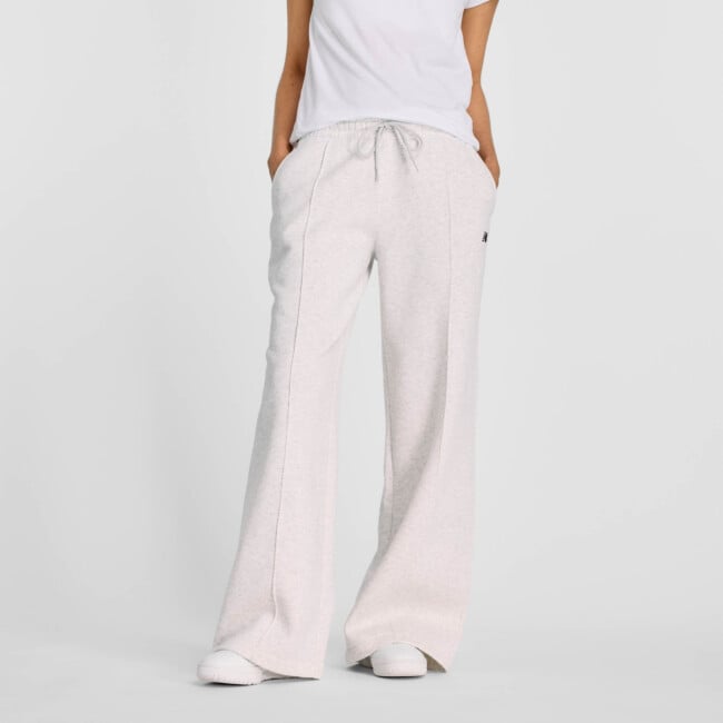 【New Balance】 WOMEN Full-banding tutu wide pants NEW BALANCE WOMEN'S FLEECE WIDE LEG PANTS | Pants | Sportland