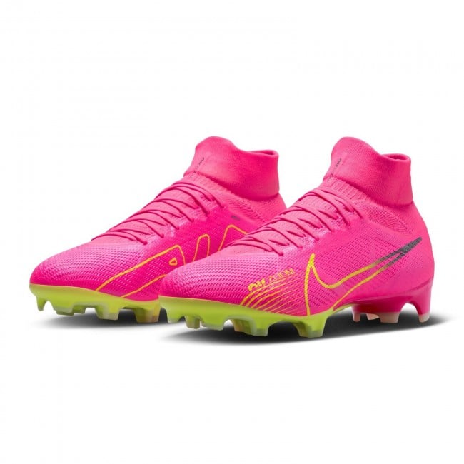 Pink hotsell soccer shoes