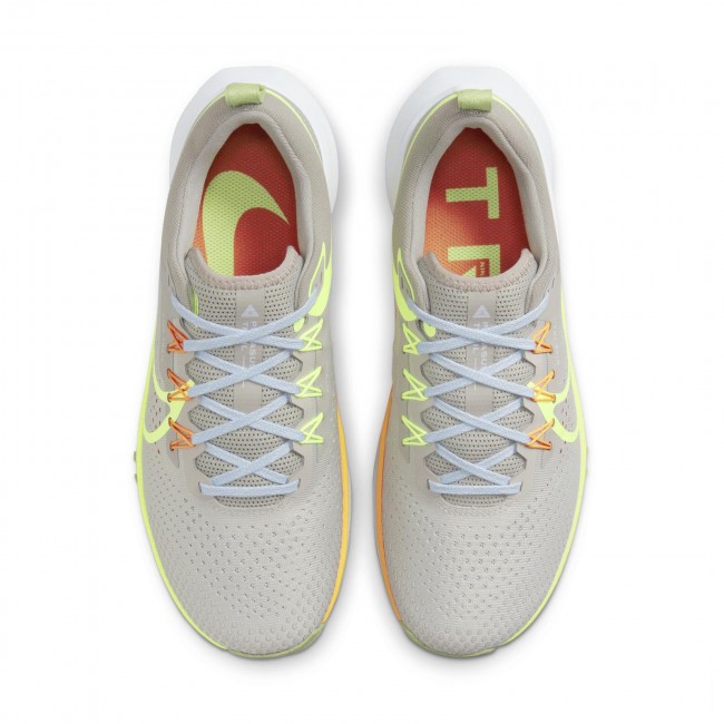 Nike wmns free sales tr 8 rise