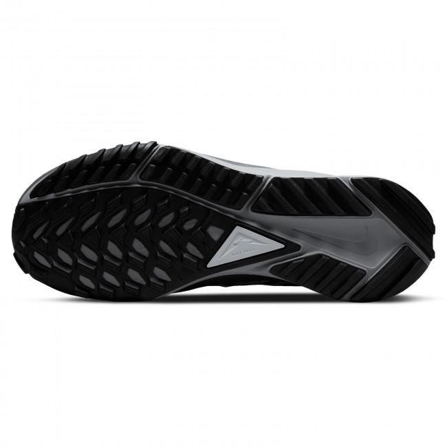 Nike women's air max store 270 trail running shoes