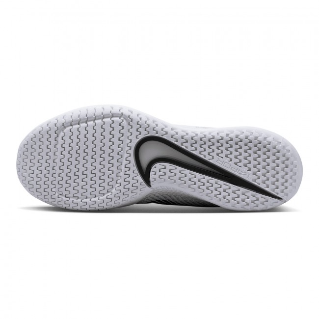 Silver nike tennis shoes hotsell