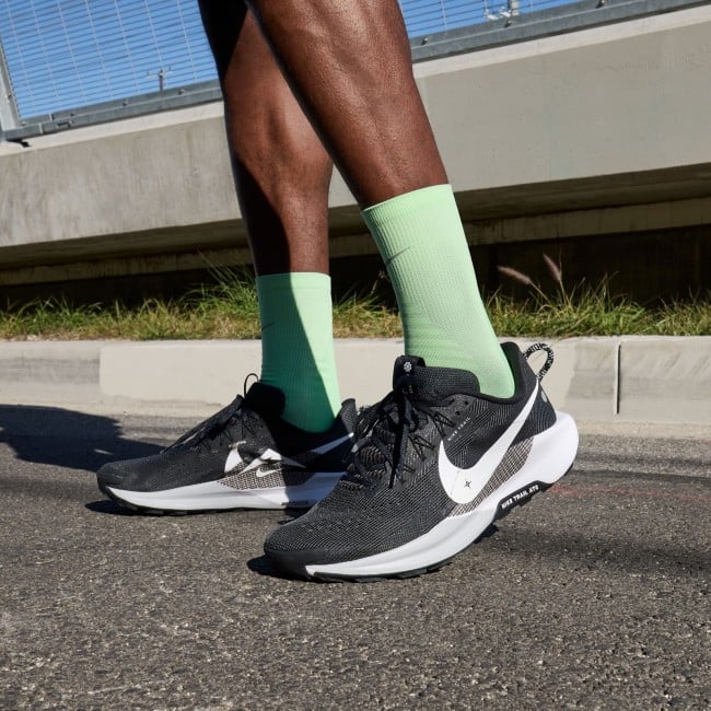 Air pegasus trail running shoes online